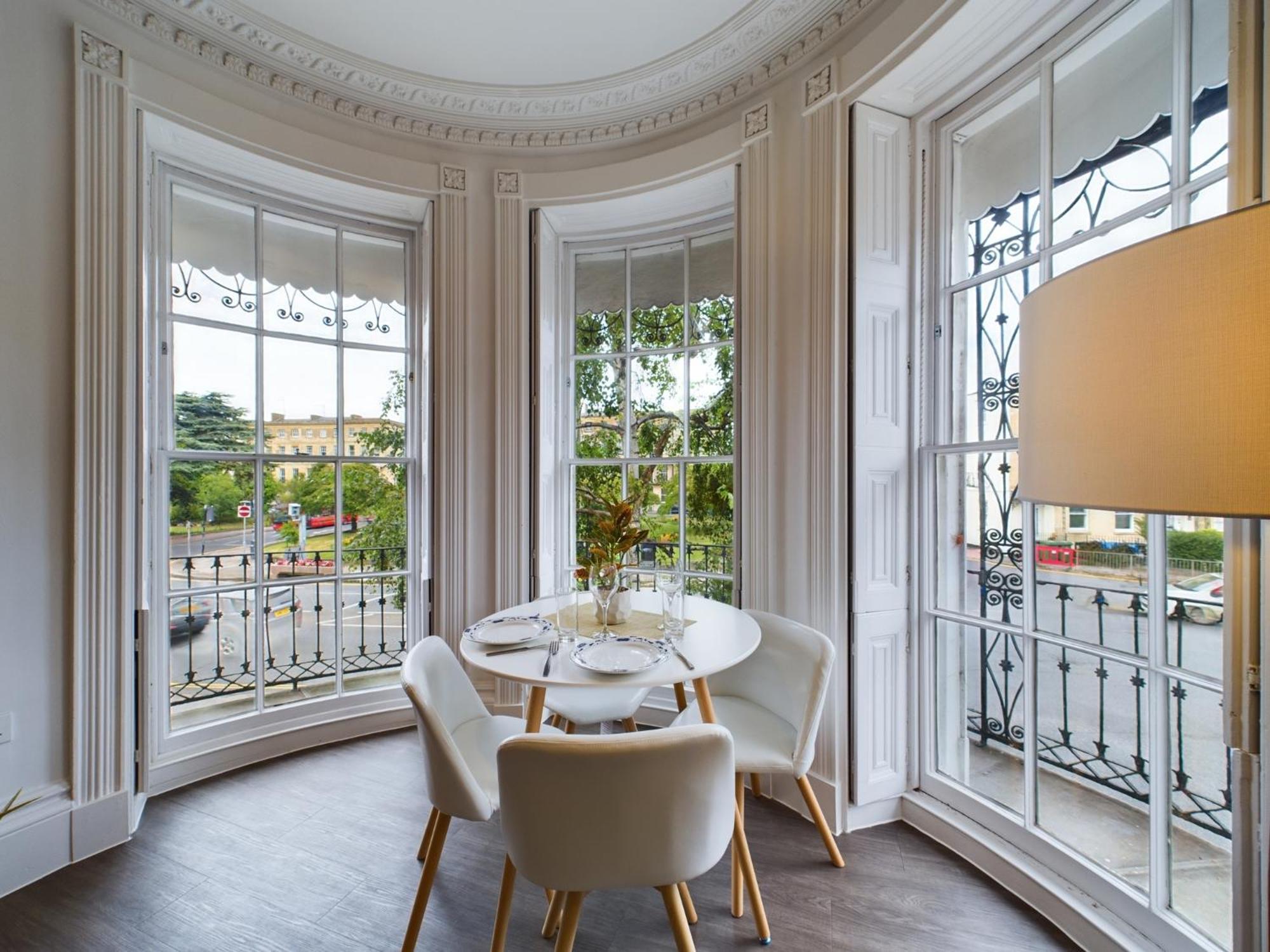 Apartamento Belle Vue Regency King Size W Free Parking Cheltenham Exterior foto